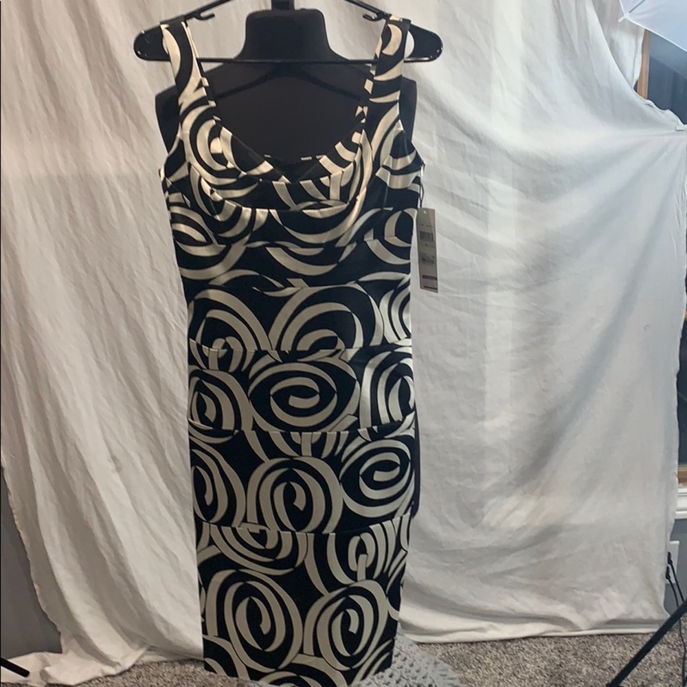 NWT London  Times Black and White Dress size 4